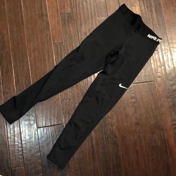 Nike Pants - Euc! Nike pro leggings size med